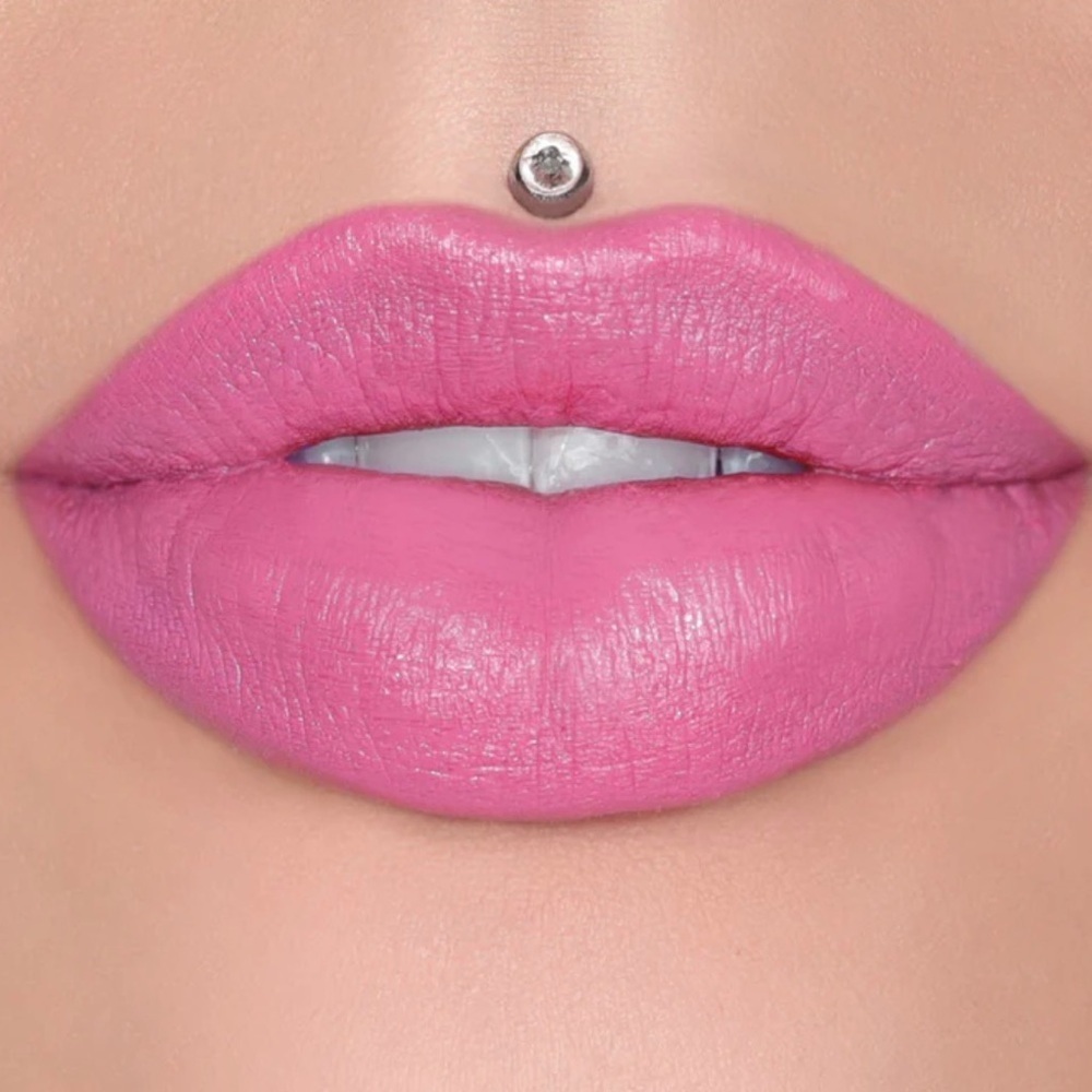 Jeffree Star Velvet Trap Lipstick in color Holy Fashion, new!